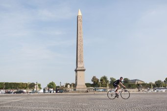 Seit 1836 markiert der Obelisk von Luxor die Mitte der Place de la Concorde. Von dort geht es zum Schlussspurt unserer Tour auf die Champs-Élysées.